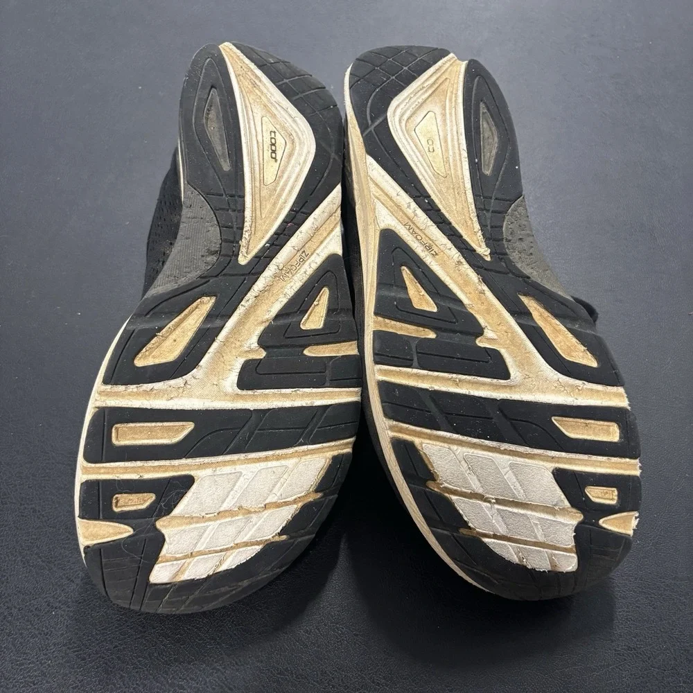Topo Ultrafly 4‎ Men's Size 10.5 Running Shoes Stone Black White